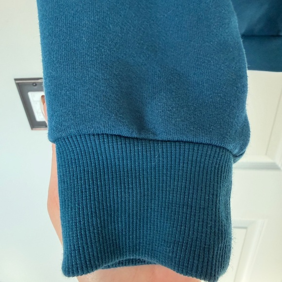 Auth.✅ ALO Yoga Accolade Crewneck in “Eclipse Blue” Size Large💙 - Picture 5 of 8